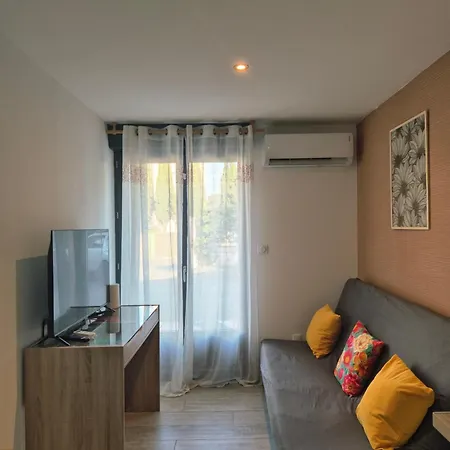 T2, Charles Trenet Apartment *